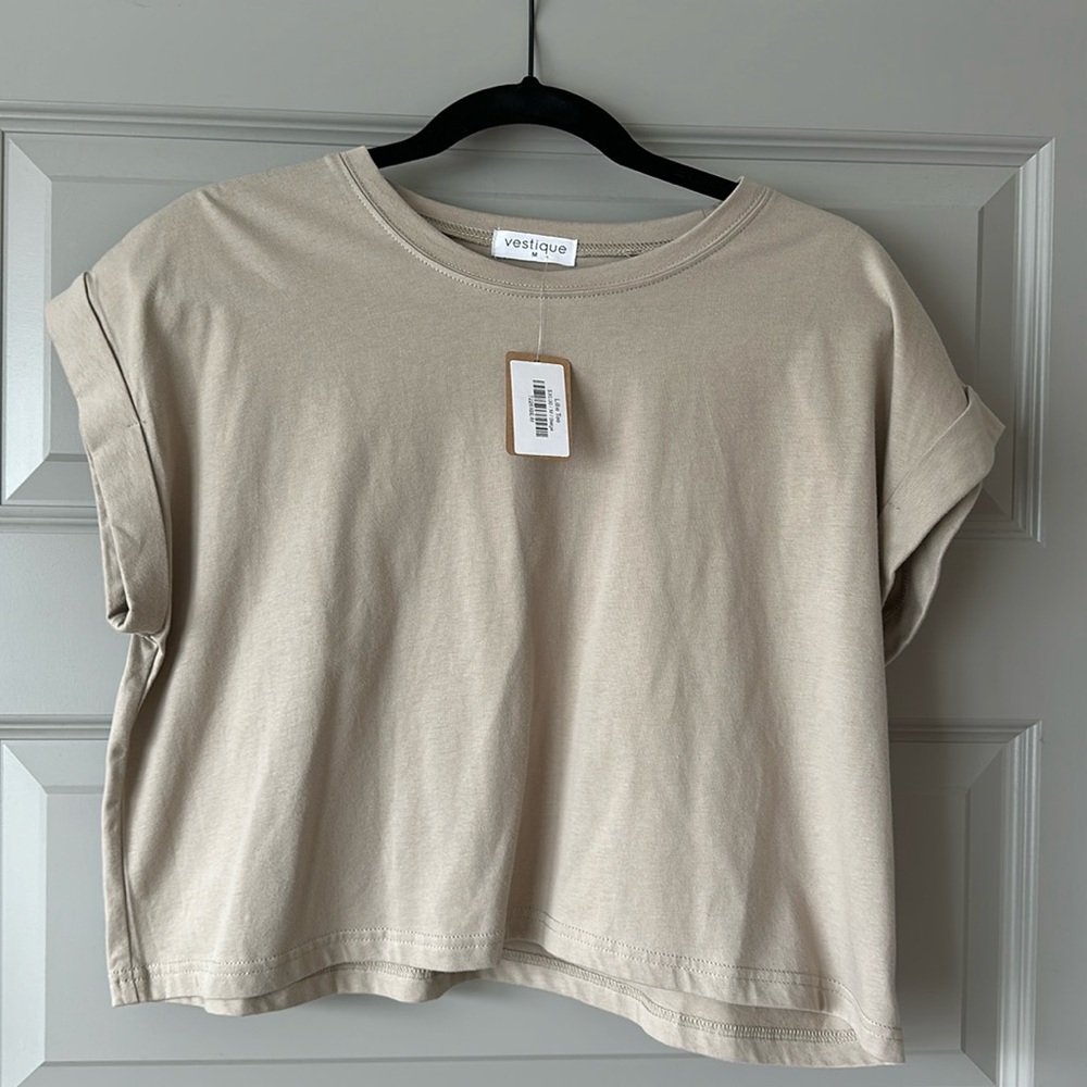 NWT Vestique Lillie Tee in beige size M